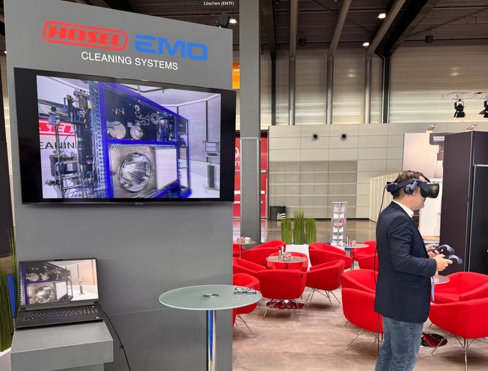 HEMO’s VR simulation being explored at a trade show.