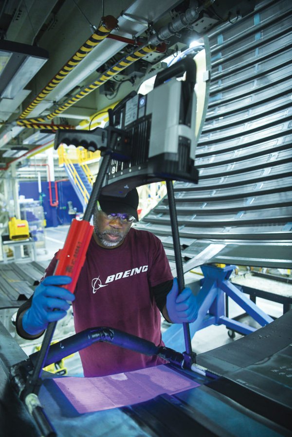 Boeing employee using the dentCHECK system by 8tree